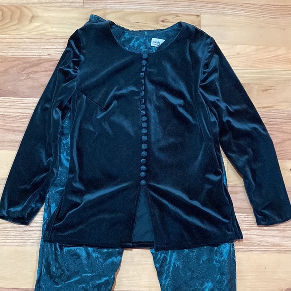 Sunshine Starshine Emerald Polyester Velvet Pantsuit size 16, altered to size 10 - Picture 2 of 6